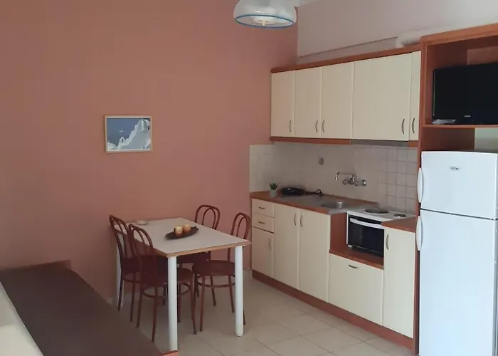 Zefiros 4* 고우비아