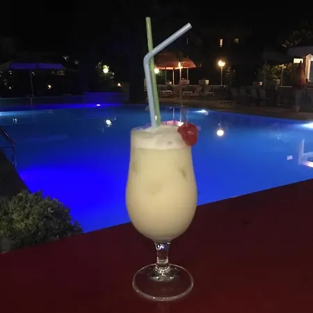 Zefiros Aparthotel 3*